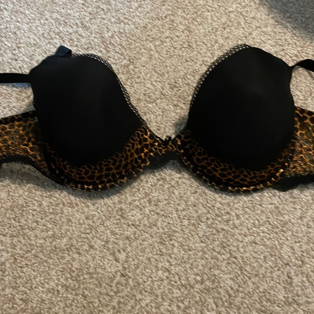 Size 36d btemptd leopard and black bra
